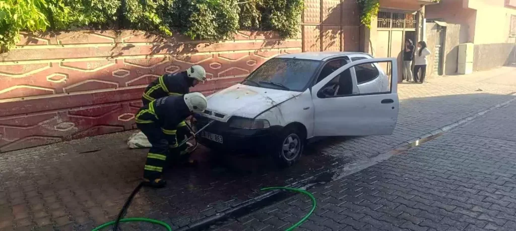 Batman’da Park Halindeki Otomobil Yandı