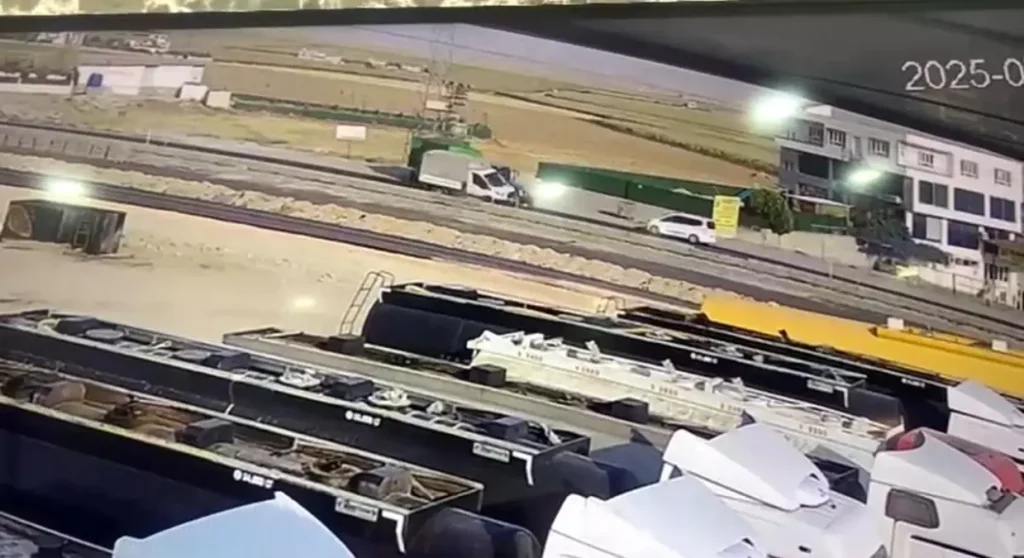 Batman’da Kamyonet ile Traktör Çarpıştı: 2 Yaralı