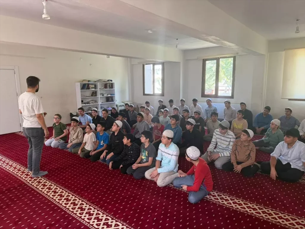 Batman’da Kur’an Kursu Öğrencilerine Teknoloji Bağımlılığı Eğitimi