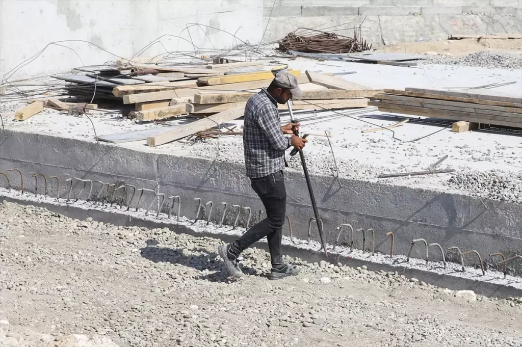 Güneydoğu’da İşçiler Aşırı Sıcaklarda Çalışma Mücadelesi Veriyor