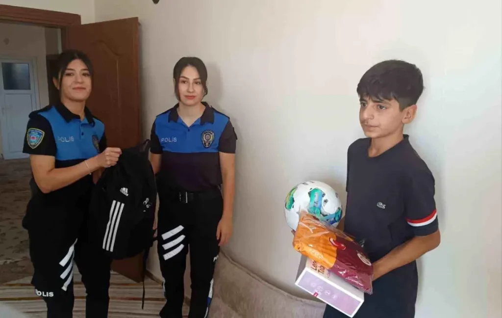 Batman’da Bulduğu Altınları Polisiye Teslim Eden Çocuğa Ödül