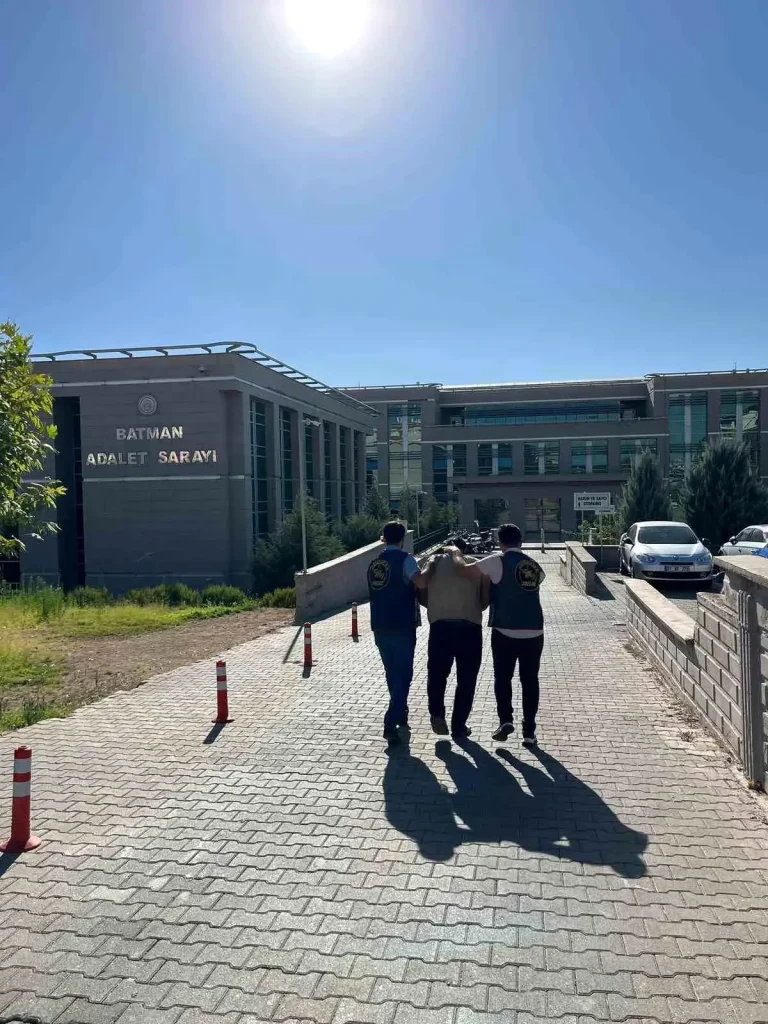 Hırsızlık Suçundan Aranan Zanlı Batman’da Yakalandı