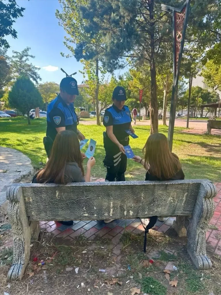 Batman’da Emniyet Ekipleri Dolandırıcılık ve KADES Uygulaması Hakkında Bilgilendirme Yaptı