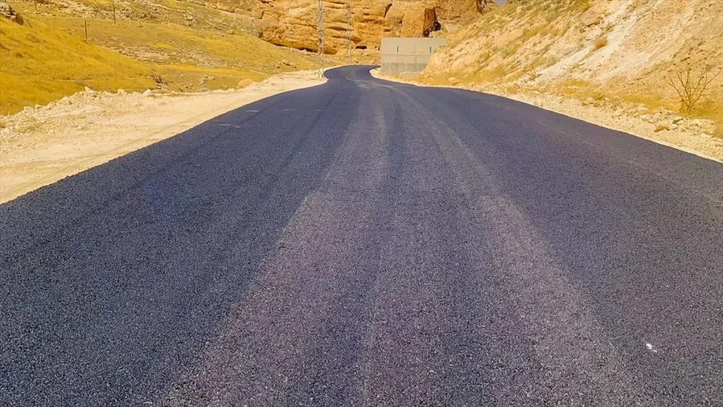 Hasankeyf’te Şaab Vadisi Yolu Asfalt Çalışmaları Tamamlandı