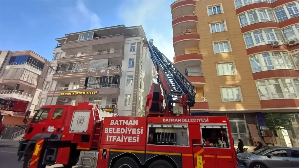 Batman’da Apartman Yangını: Anne ve İki Çocuk Dumandan Etkilendi
