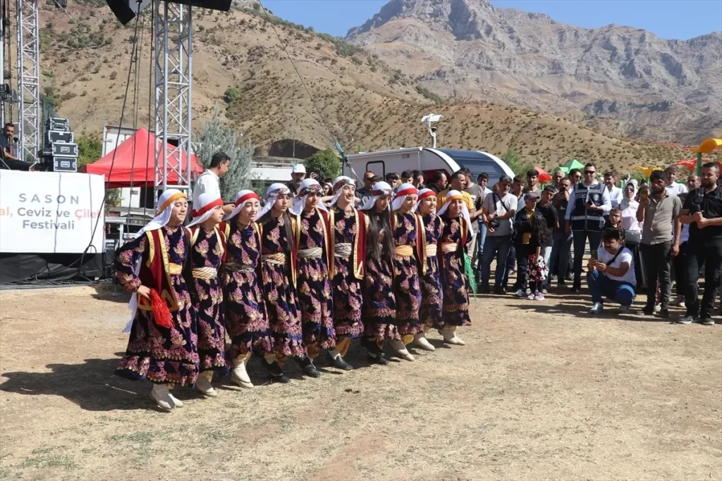 3. Bal, Ceviz ve Çilek Festivali Sason’da Yapıldı