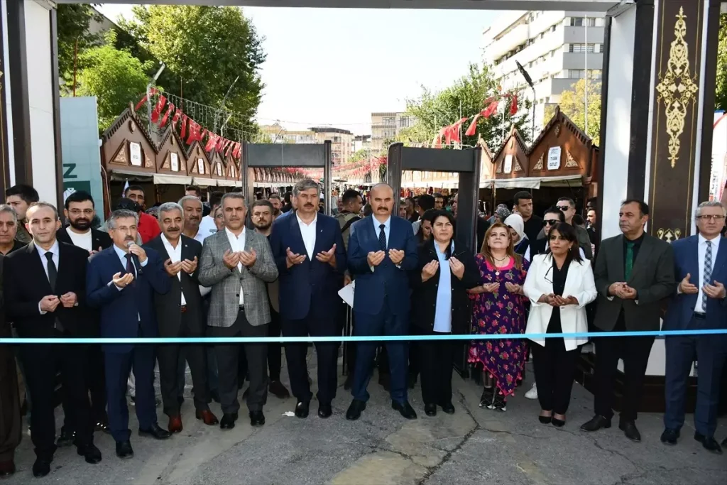 Batman’da Tekstil Züccaciye ve Ayakkabı Fuarı Açıldı