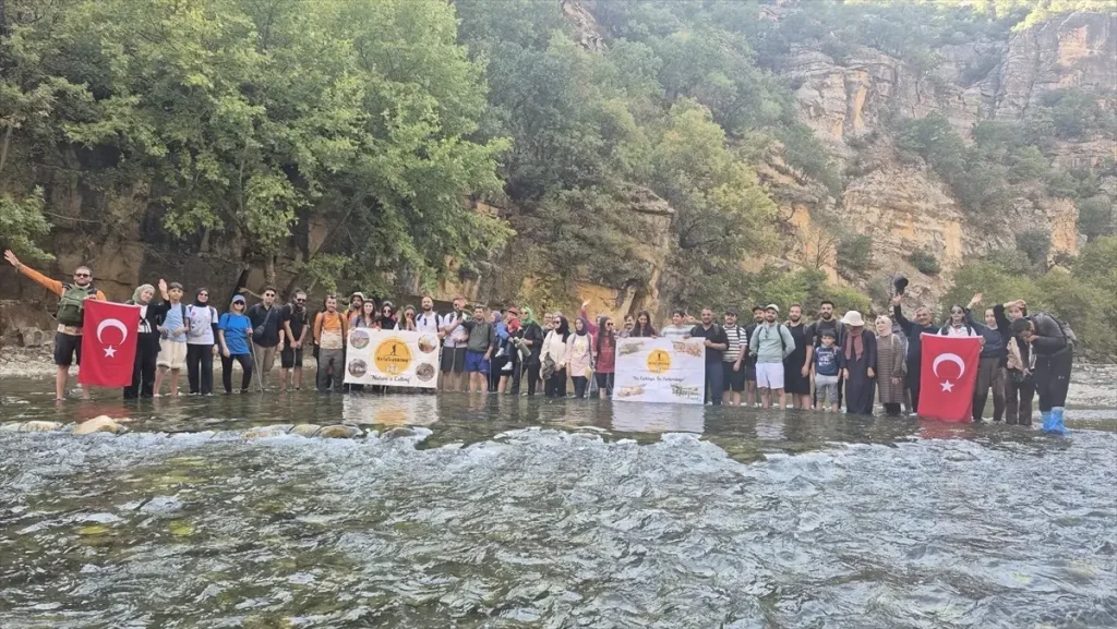 Şanlıurfa Doğaseverler, Zore Kanyonu’nda Yürüyüş Yaptı