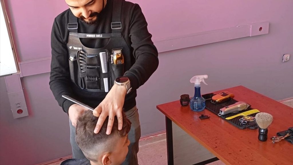 Kozluk Halk Eğitim Merkezi’nden Öğrencilere Ücretsiz Tıraş Hizmeti