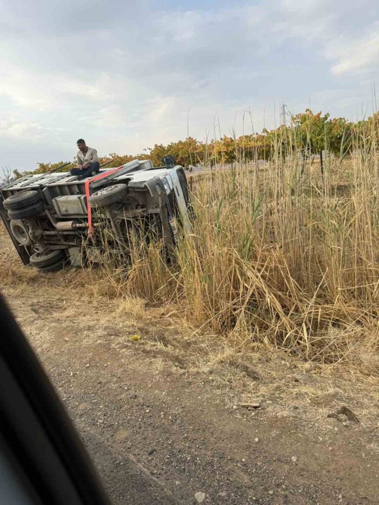 Batman’da Kamyonet Devrildi, Yaralı Yok