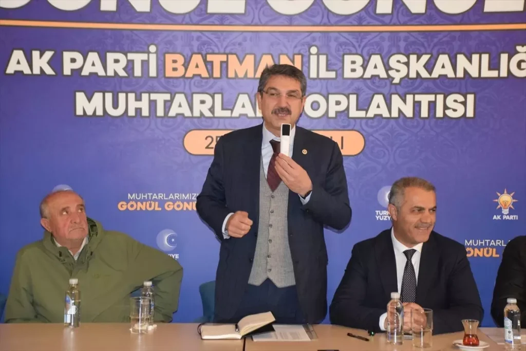 AK Parti Batman’da Muhtarlarla Toplantı Düzenledi