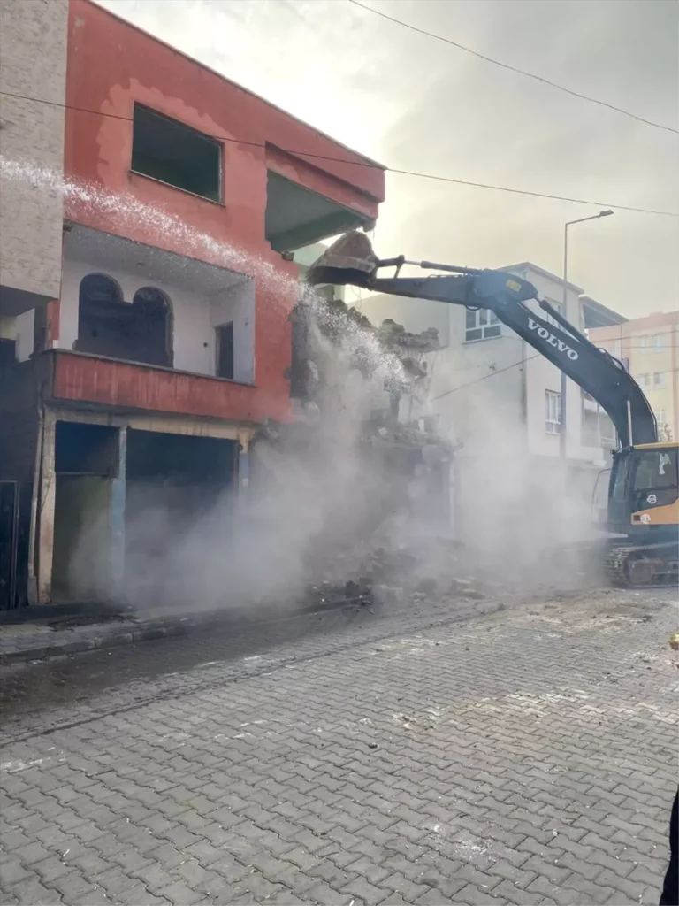 Batman’da 30 Riskli Yapının Yıkımı Gerçekleştirildi