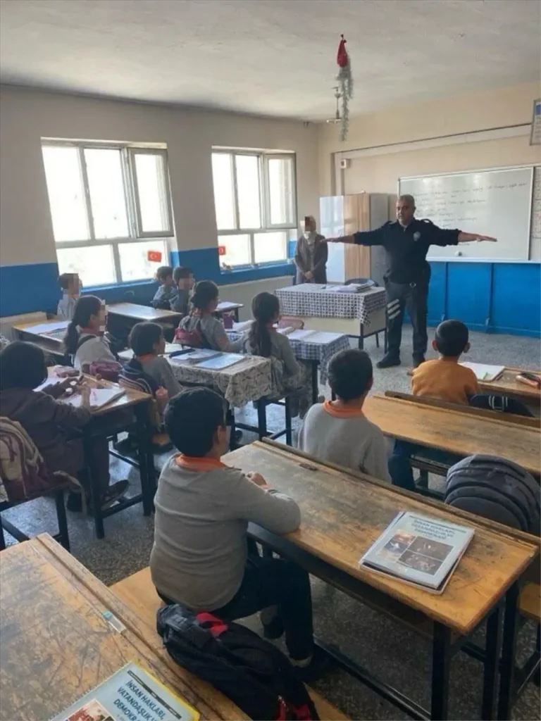 Batman’da Öğrencilere Polislik Mesleği Eğitimi