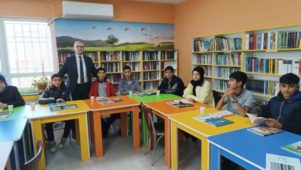 Batman’daki Kitap Okuma Noktası Öğrencilerin Kitaplarla Buluşmasını Sağlıyor