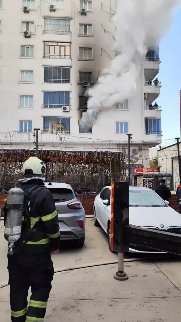Batman’da Apartman Dairesinde Çıkan Yangın Söndürüldü
