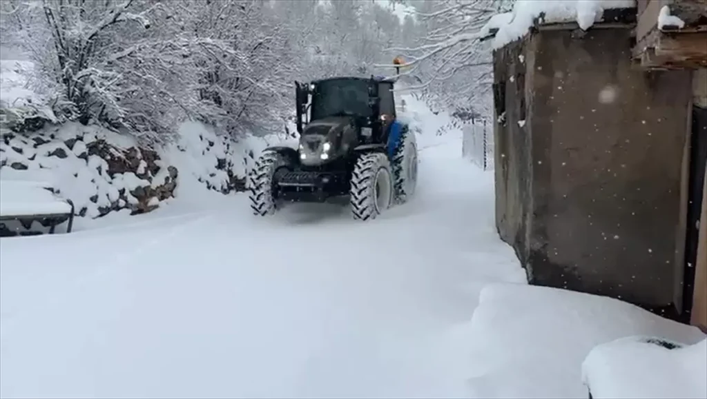 Batman’da karla mücadele çalışmaları sürüyor