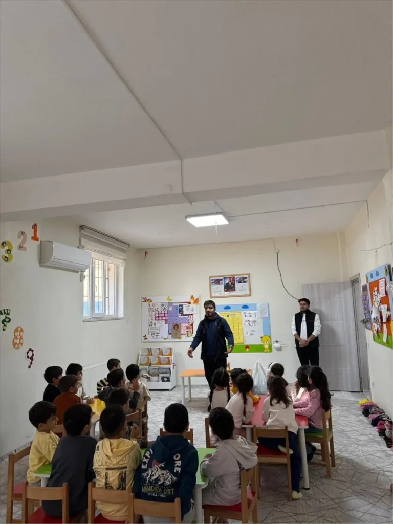 Batman’da Kur’an Kursu Öğrencilerine Oyuncak Dağıtıldı