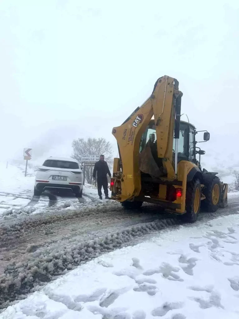 Gercüş’te kar nedeniyle 5 köy yolu ulaşıma kapandı
