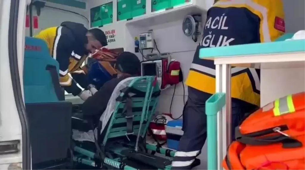 Gercüş’te hasta vatandaş, ambulans ve mahsur kalan araçlar kurtarıldı