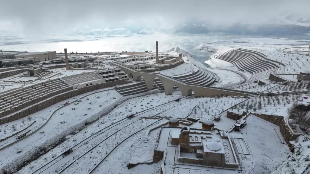 Hasankeyf’te kar manzarası dronla görüntülendi