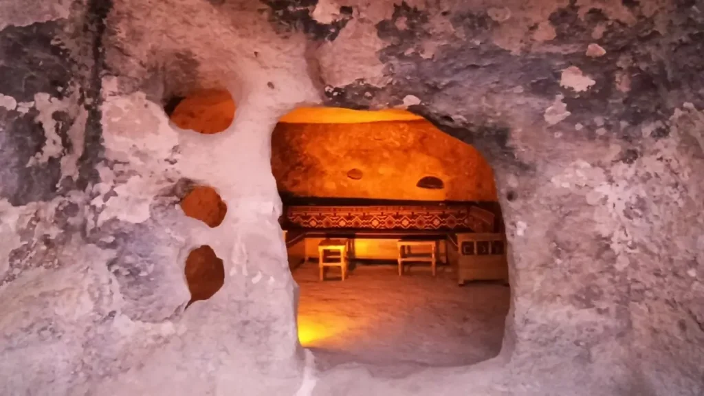 Tarihi Hasankeyf’teki 5 bin yıllık insan eliyle oluşturulmuş 10 mağara turizme açıldı