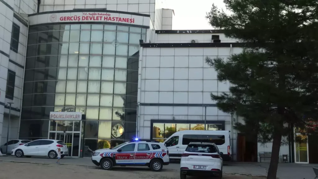 Aynı aileden 3 kişi, sobadan sızan gazdan zehirlendi