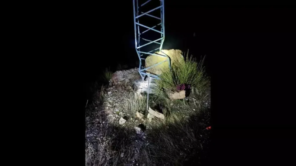 Gercüş’te facianın eşiğinden dönüldü: Dev kaya elektrik direğine çarparak durabildi