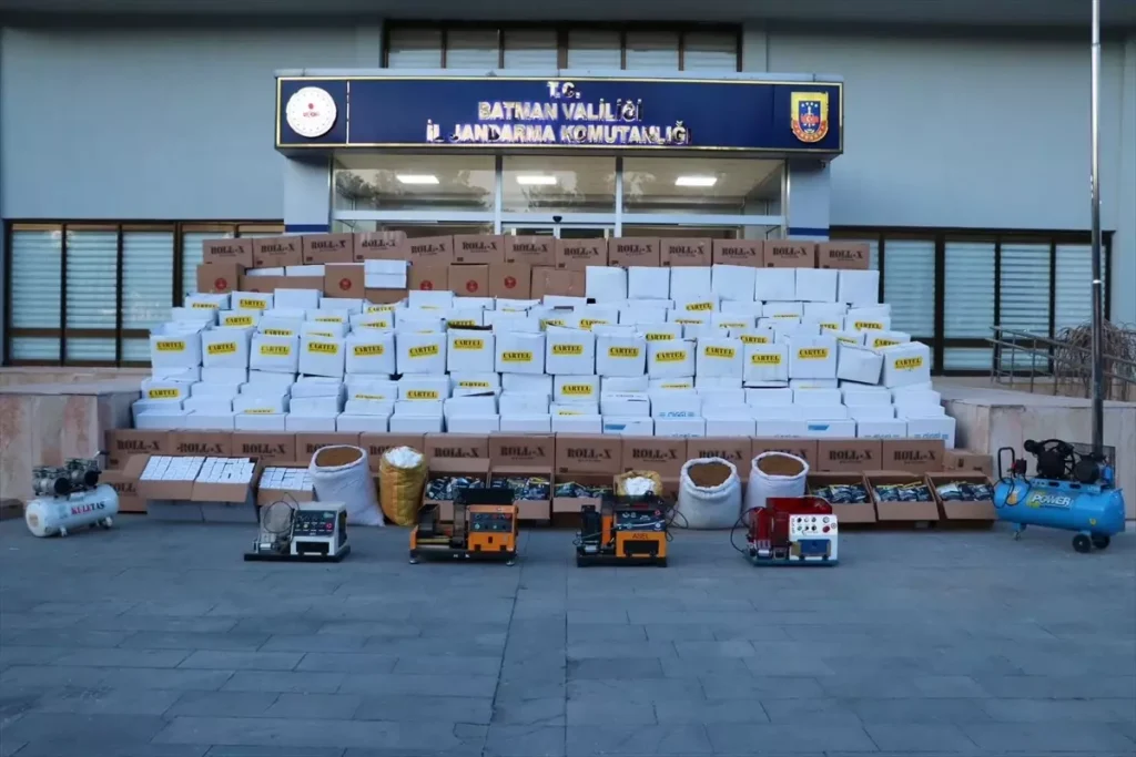 Batman’da kaçak sigara üretimi yapılan depoya düzenlenen operasyonda 2 şüpheli yakalandı