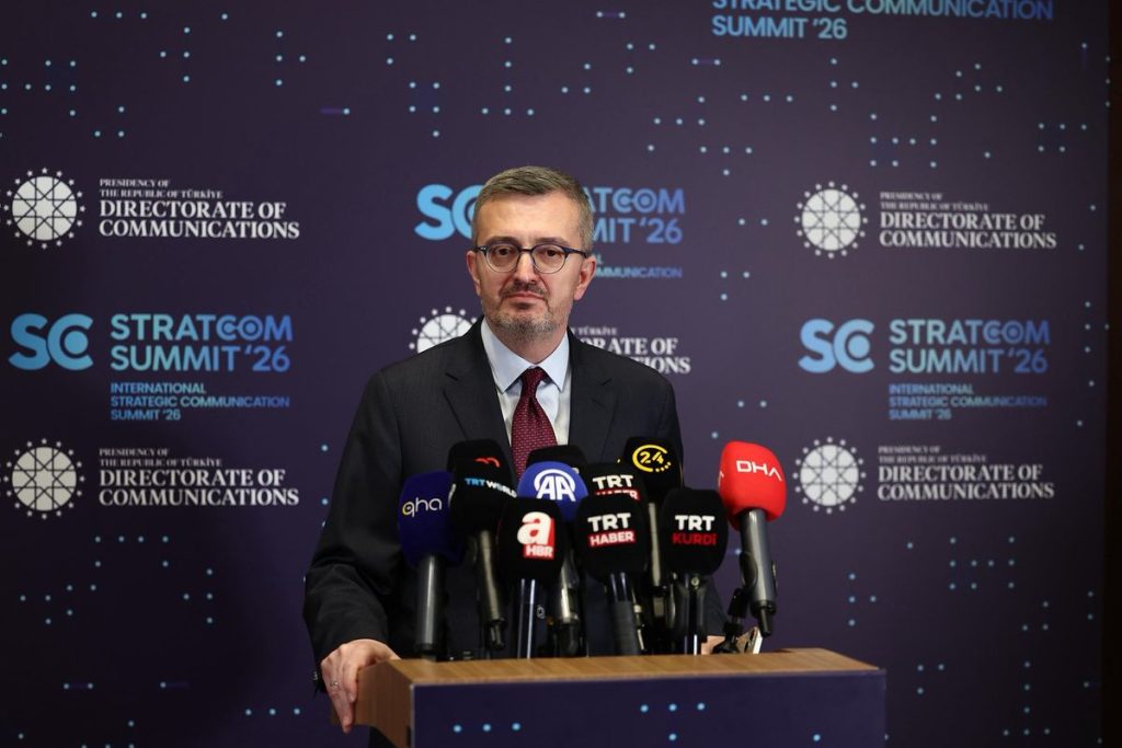 Bahreyn'de saldırıların ardından sirenler çalarken halka güvenli yerlere geçme çağrısı yapıldı