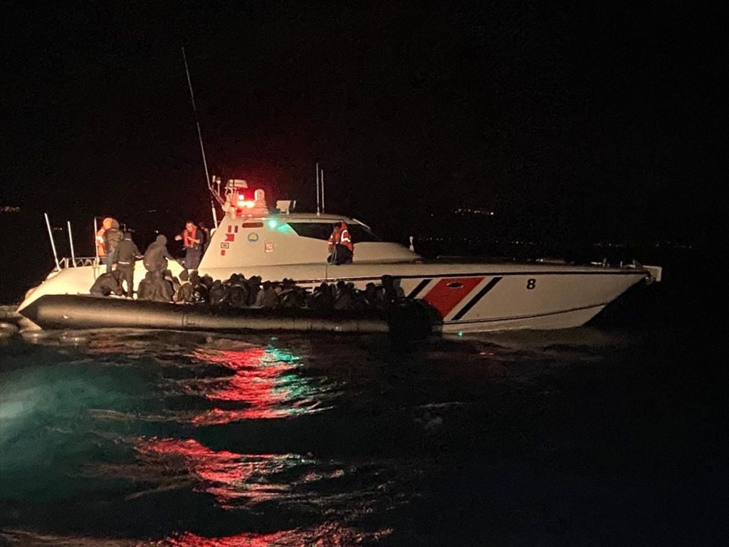 Balıkesir açıklarında 39 düzensiz göçmen kurtarıldı