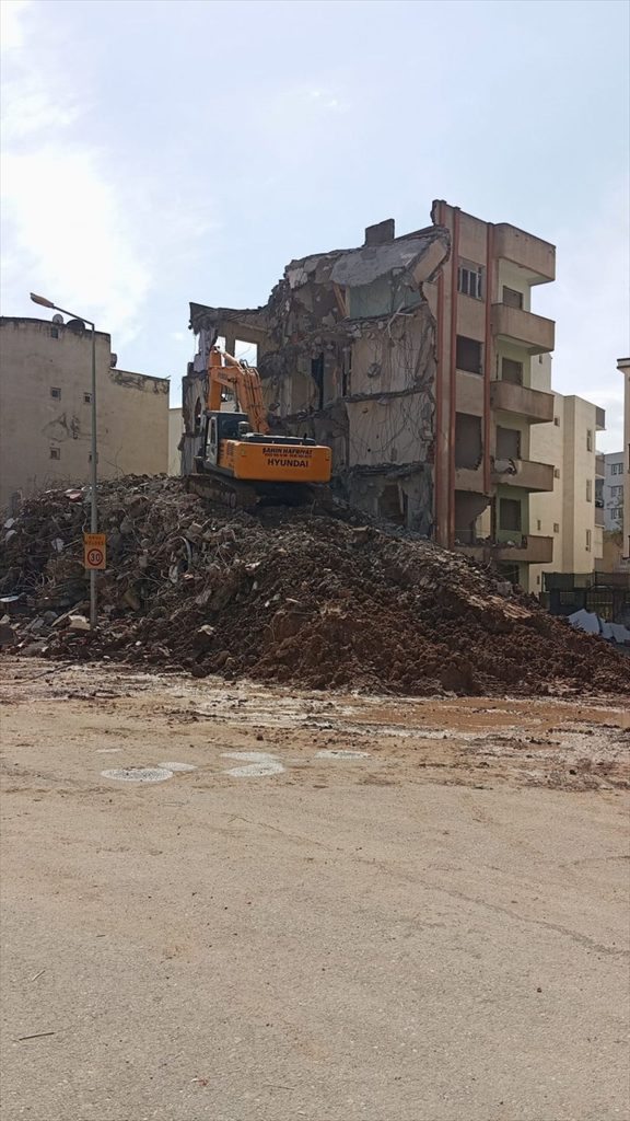 Batman'da kentsel dönüşüm kapsamında 174 riskli bina yıkıldı