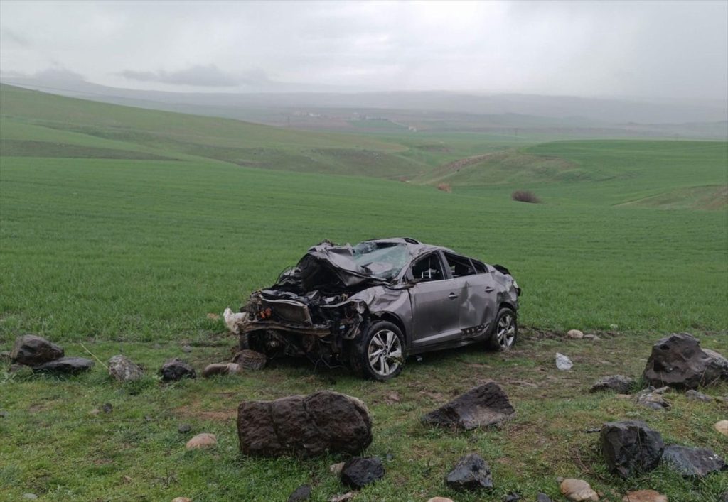 Batman'da şarampole devrilen otomobil sürücüsü yaralandı