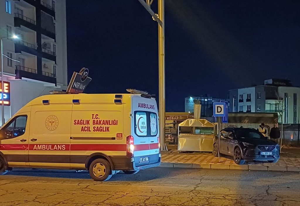 Batman'da SUV tipi araç ile otomobilin çarpıştığı kazada 1 kişi yaralandı