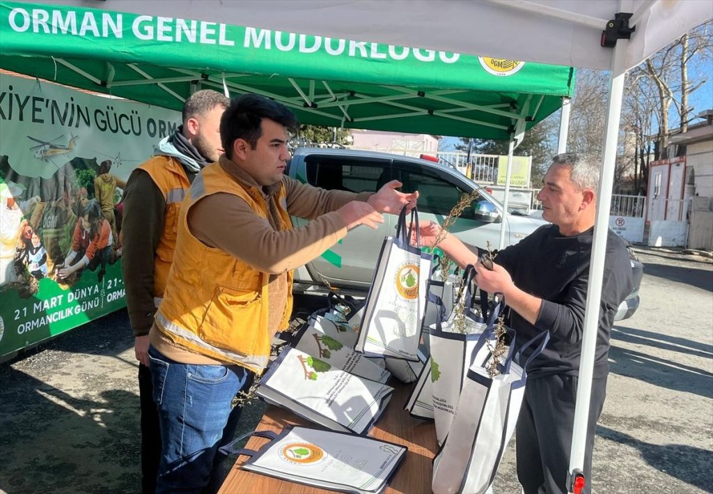 Demirköy'de vatandaşlara fidan dağıtıldı
