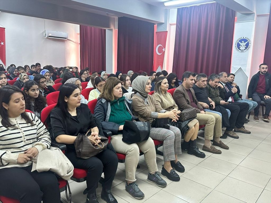 Diyarbakır'da "Anadolu Mektebi Mustafa Kutlu" paneli düzenlendi