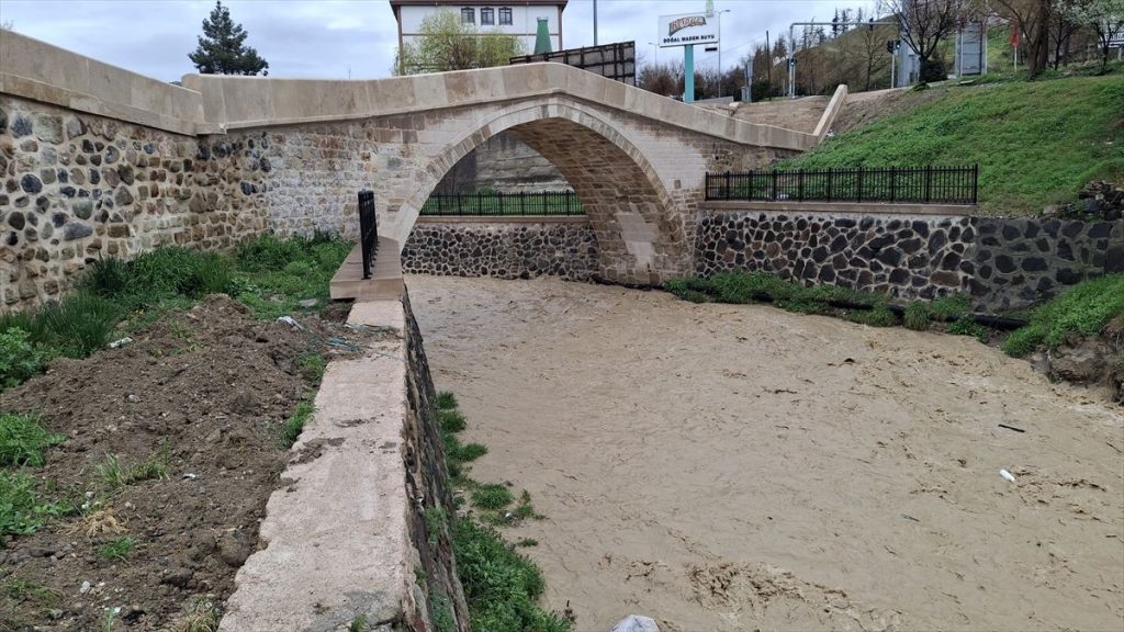 Eskişehir Valisi Yılmaz'dan Kütüphane Haftası mesajı