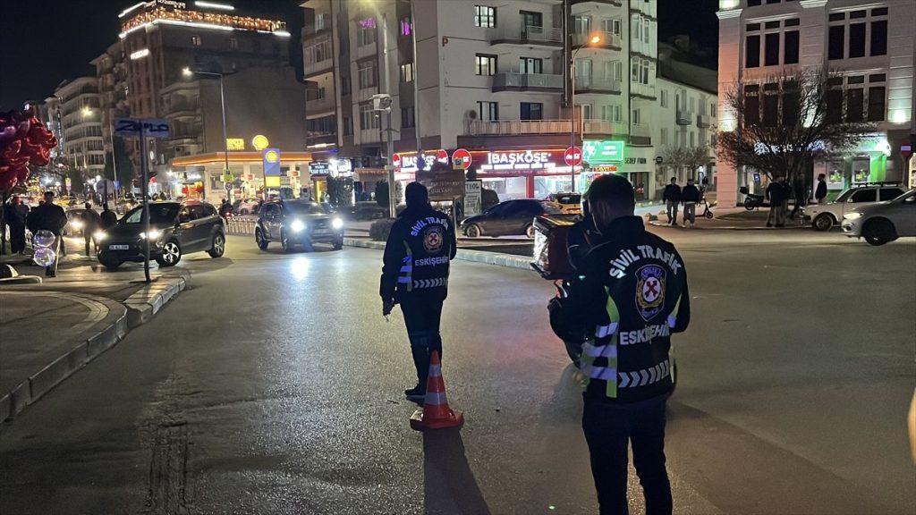 Eskişehir'de asayiş uygulamasında 2 bin 322 kişi sorgulandı