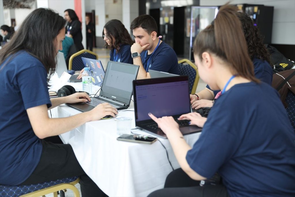 Gençleri uzayla buluşturan "Astro Hackathon" etkinliği Nevşehir'de başladı