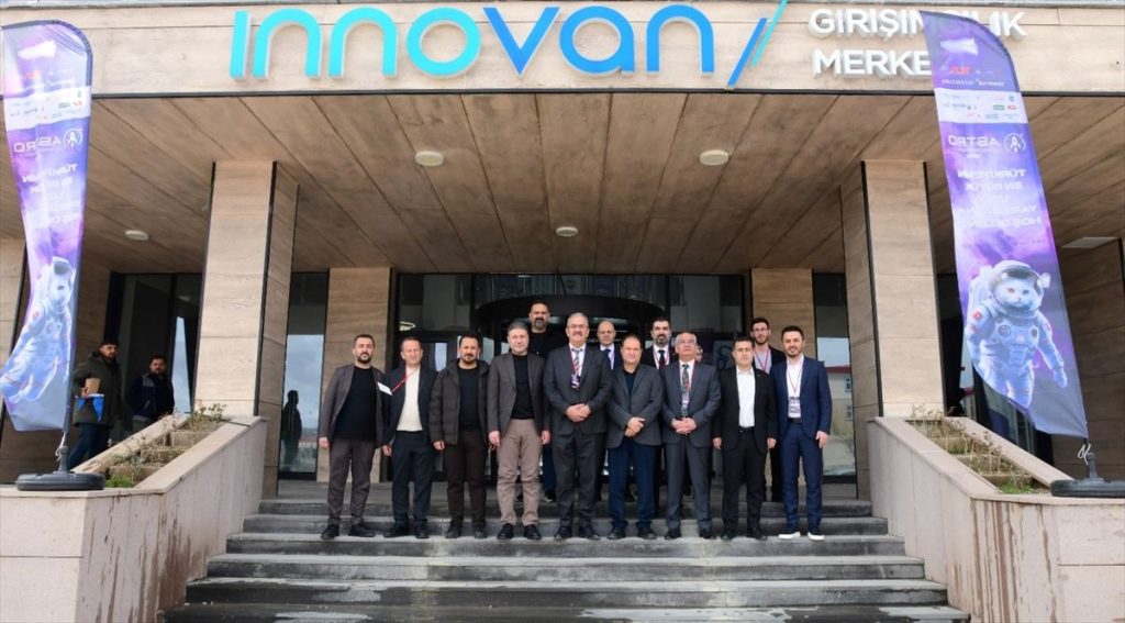 Gençleri uzayla buluşturan "Astro Hackathon" etkinliği Van'da başladı