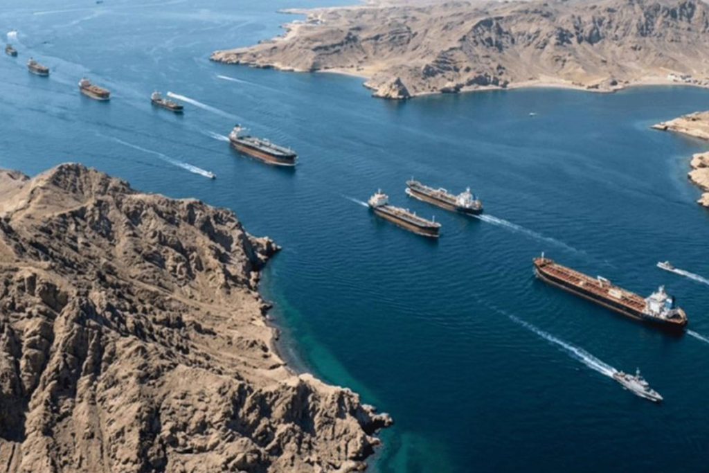 İran, 20 Pakistan gemisinin Hürmüz Boğazı'ndan geçişine izin verdi