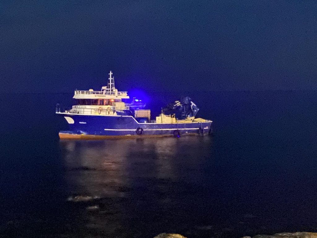 Karaya oturan balıkçı teknesinin kaptanı tahliye edildi