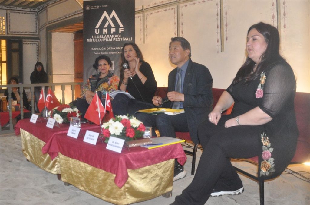 Ödemiş'te "İnsanlığın Ortak Hikayesi" mitoloji söyleşisi düzenlendi