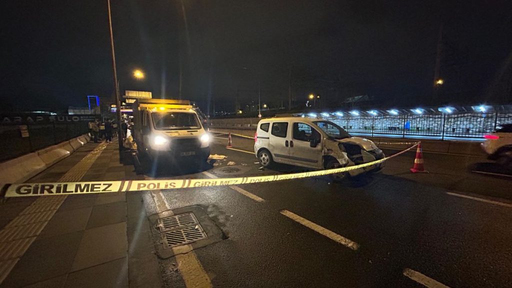 Ankara'da hafif ticari araç ile motosiklet çarpıştı; 1 yaralı