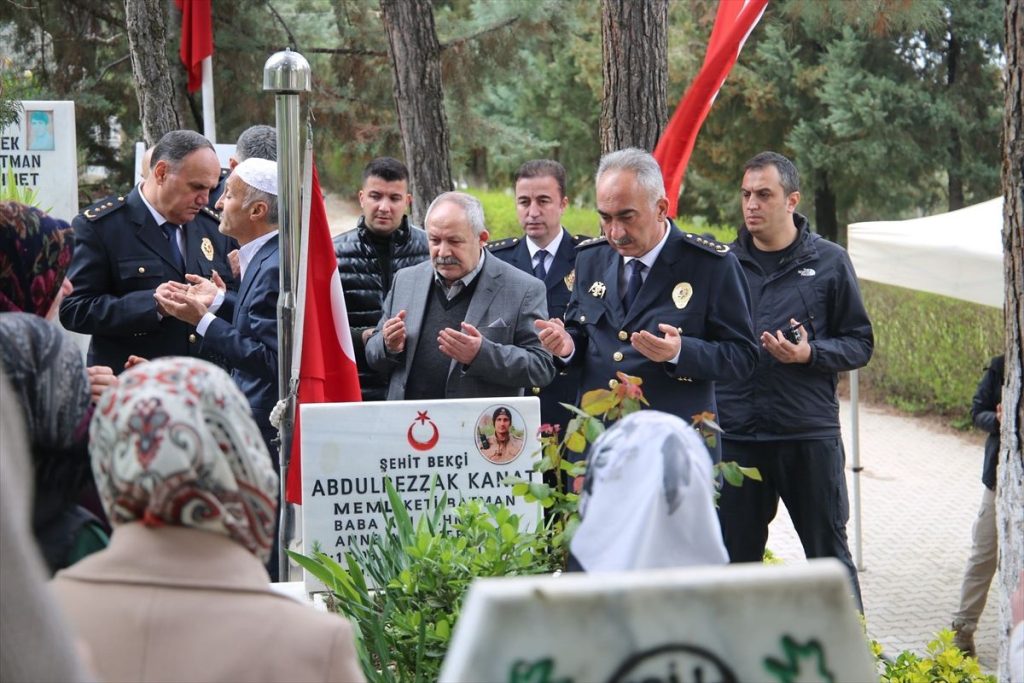 Batman İl Emniyet Müdürü Kaba şehitlerin mezarını ziyaret etti