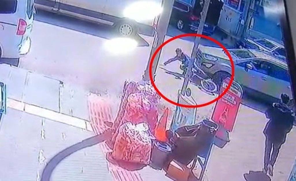 Batman'da Bisikletli Çocuk Otomobilin Altında 10 Metre Sürüklendi