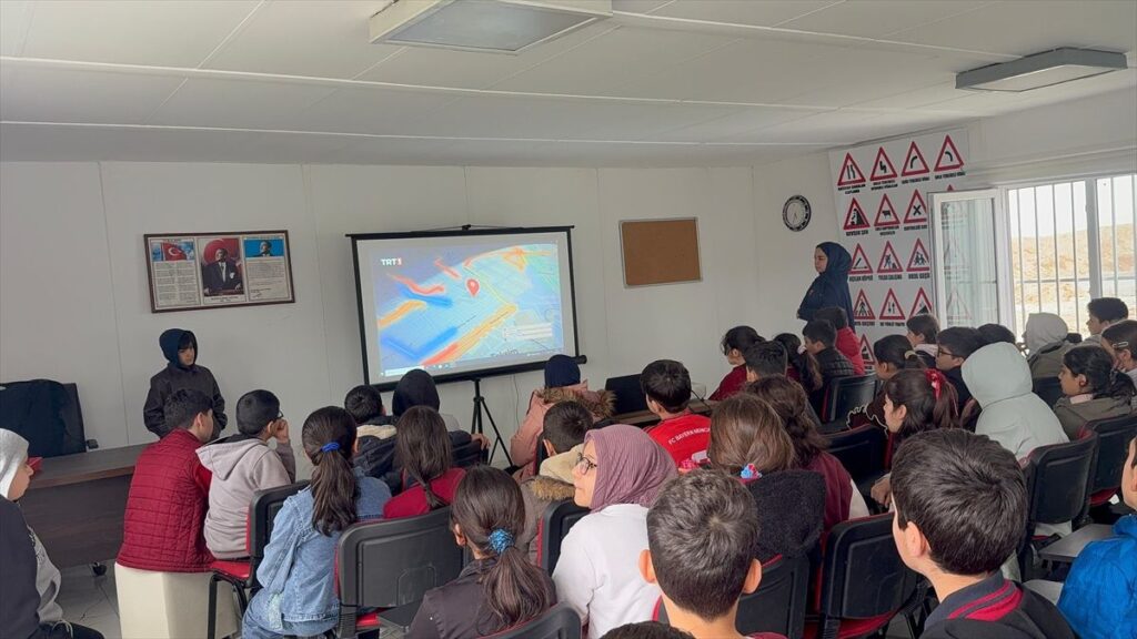 Batman'da öğrencilere yangın eğitimi verildi