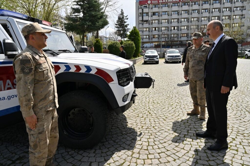 Batman'da üniversite yolu üzerinde heyelan