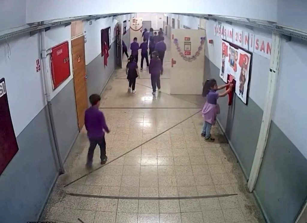 BM: İsrail askerinin Lübnan'da İsa heykelini parçalaması şok edici