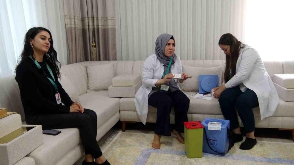 Gercüş'te sağlık ekiplerinden köy köy "aşı" seferberliği