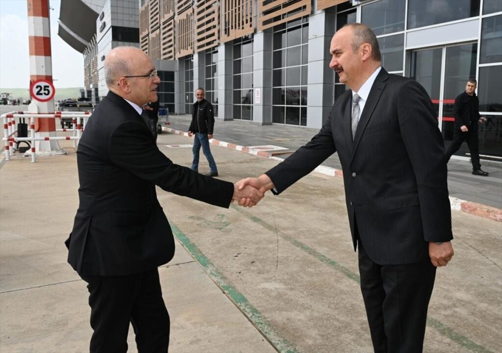 Hazine ve Maliye Bakanı Mehmet Şimşek Batman'da ziyaretlerde bulundu